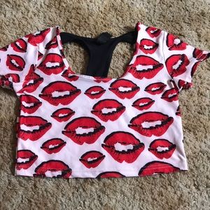 black , white & red kisses crop top for women .